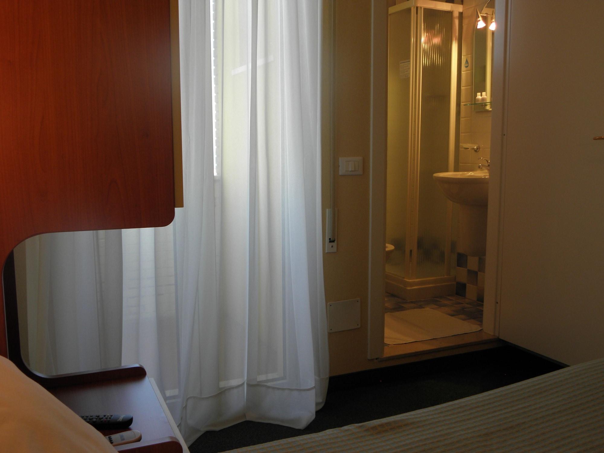 Hotel Crosal Ріміні Екстер'єр фото