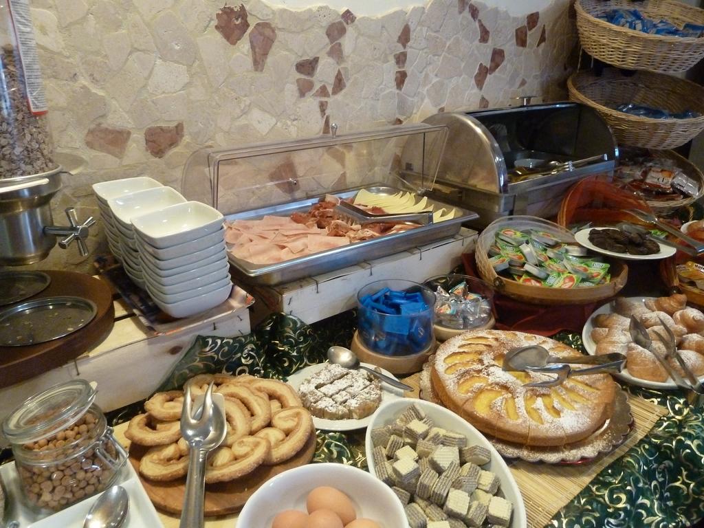 Hotel Crosal Ріміні Екстер'єр фото