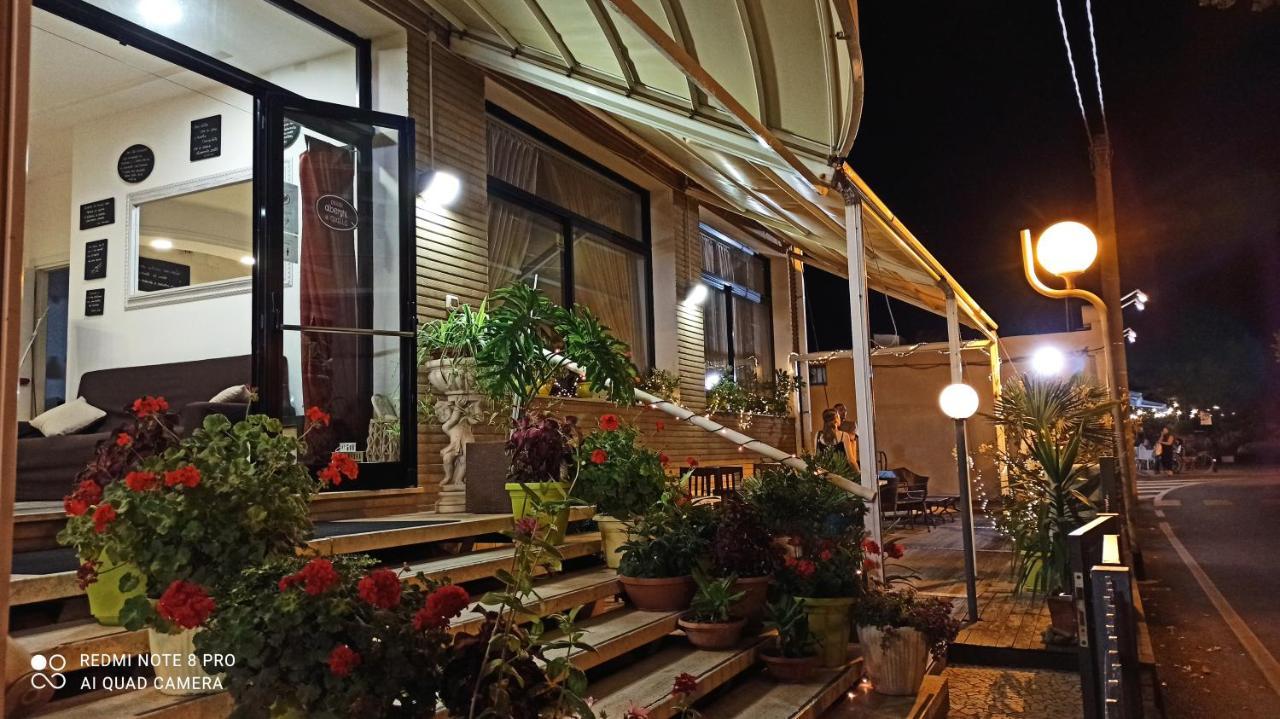 Hotel Crosal Ріміні Екстер'єр фото