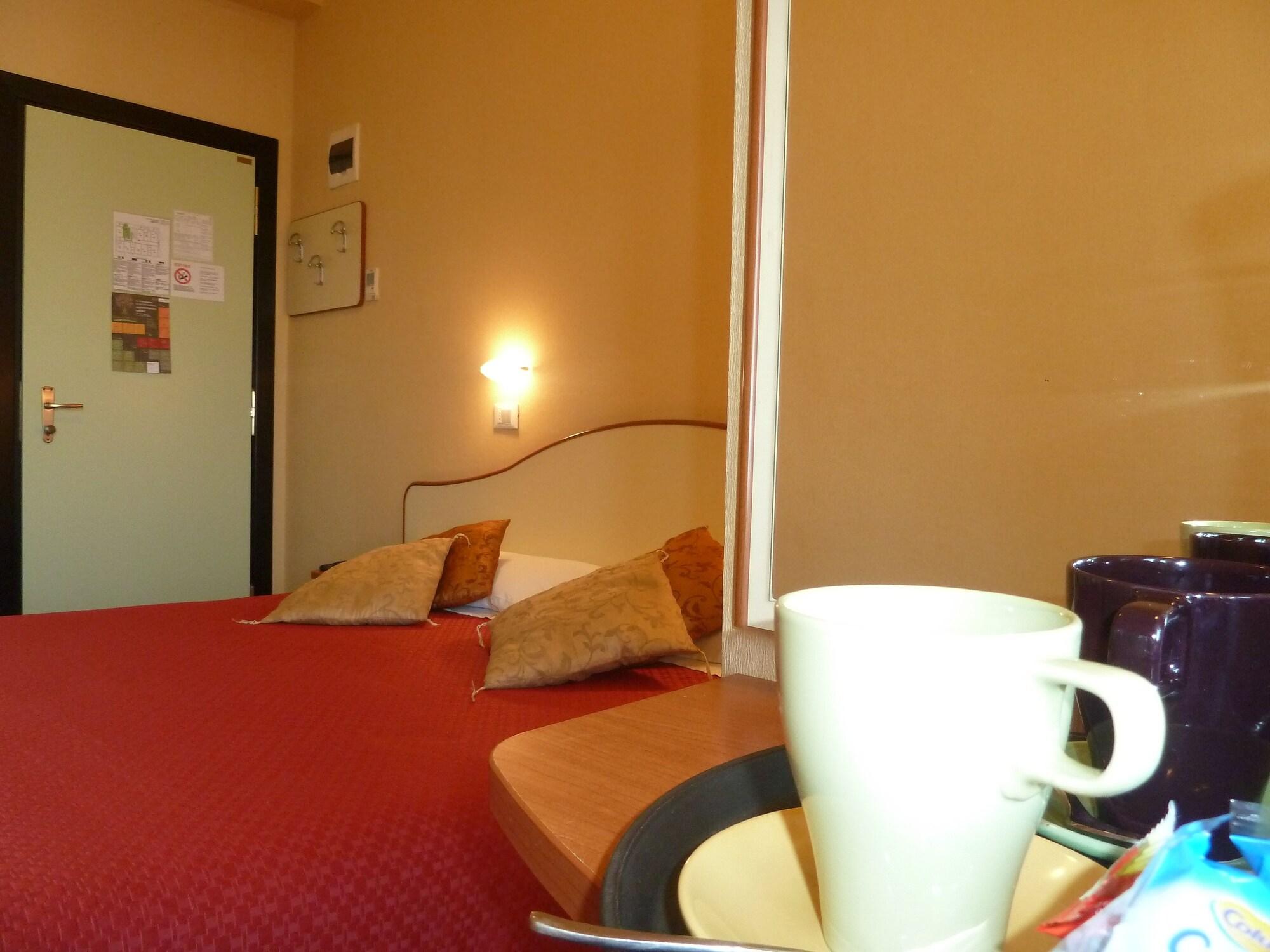 Hotel Crosal Ріміні Екстер'єр фото