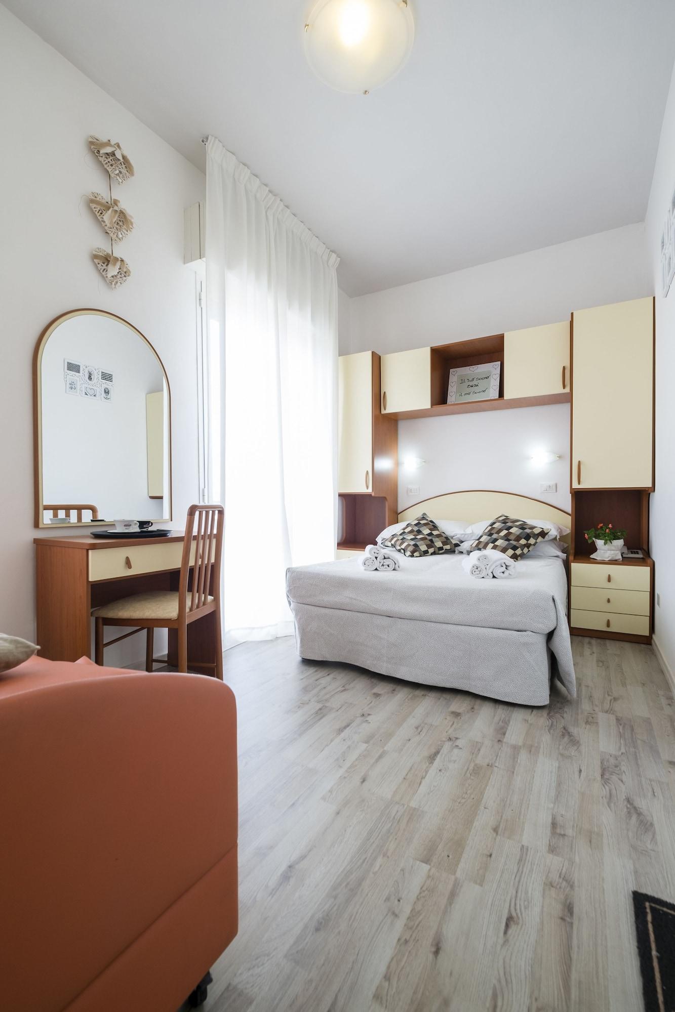 Hotel Crosal Ріміні Екстер'єр фото