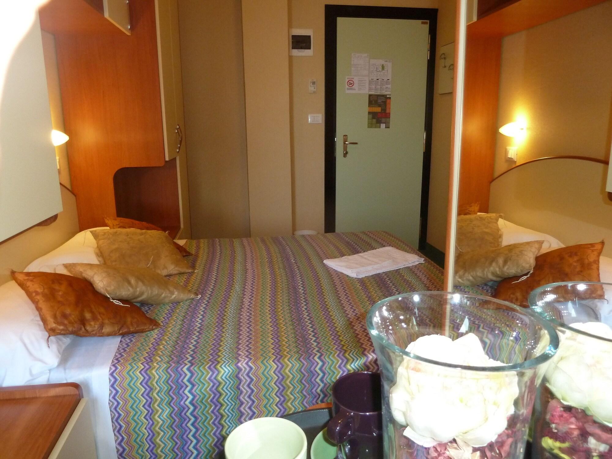 Hotel Crosal Ріміні Екстер'єр фото