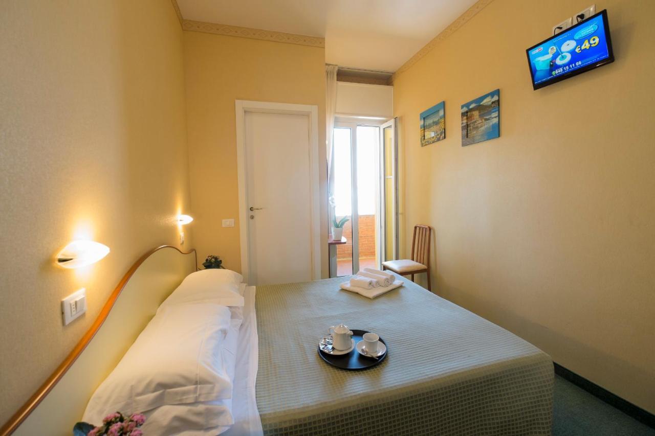 Hotel Crosal Ріміні Екстер'єр фото